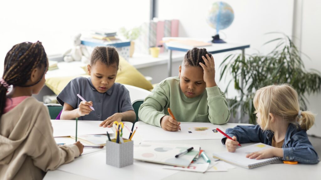 children-drawing-together-classroom